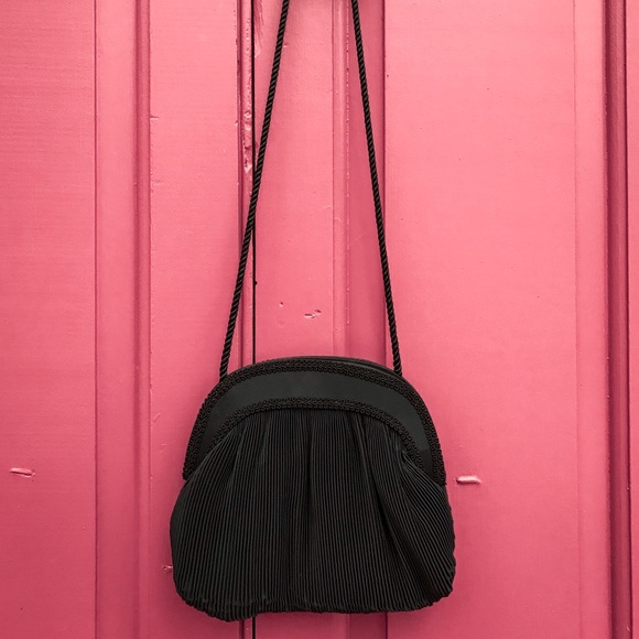 🚨 SOLD 🚨 Vintage Black Clasp Purse - Picture 1 of 5